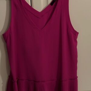 Ariella Fuschia top. Size large‎